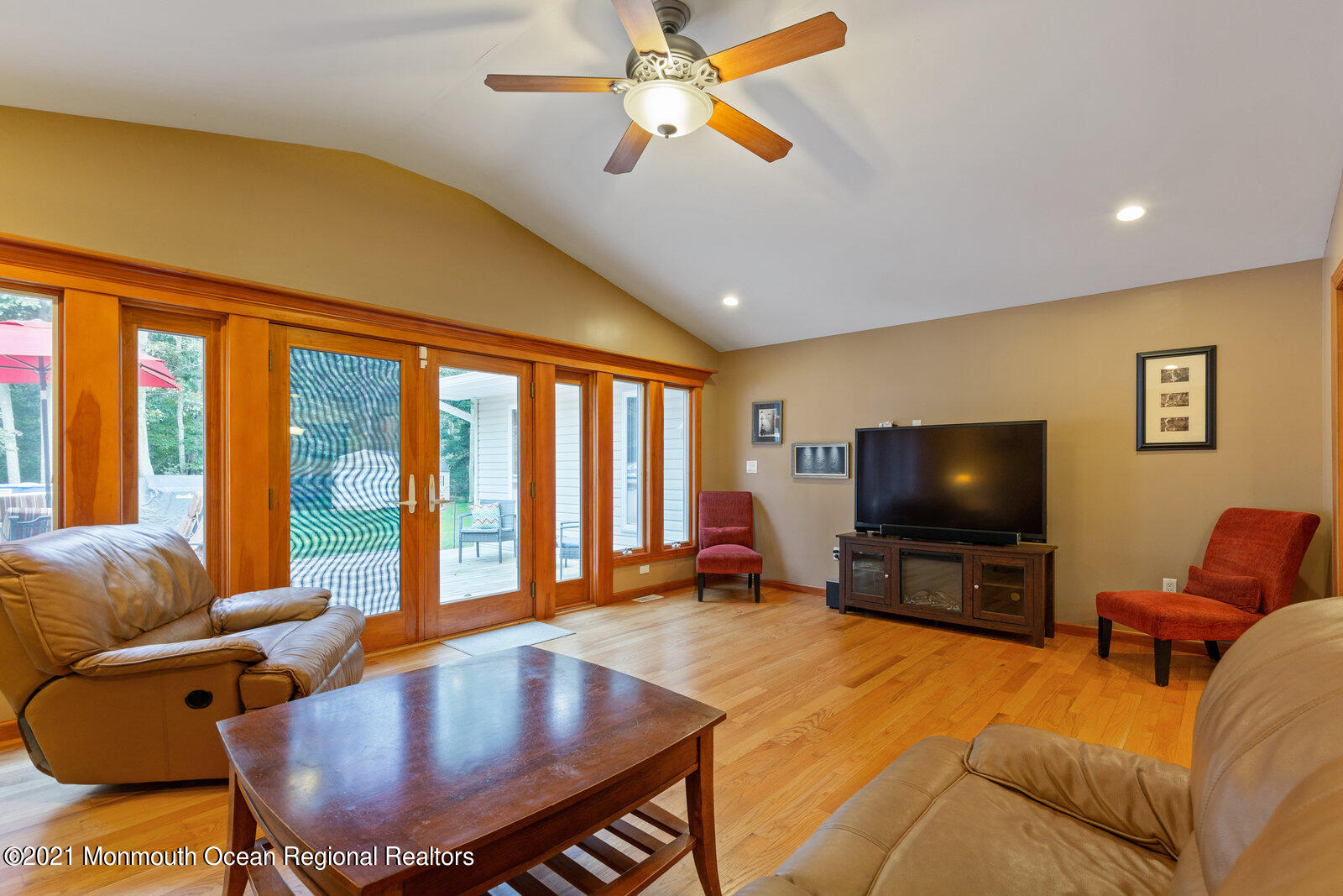 60 Hopkins Road New Egypt, NJ 08533 - Photo 8 of 46 009_08living_room
