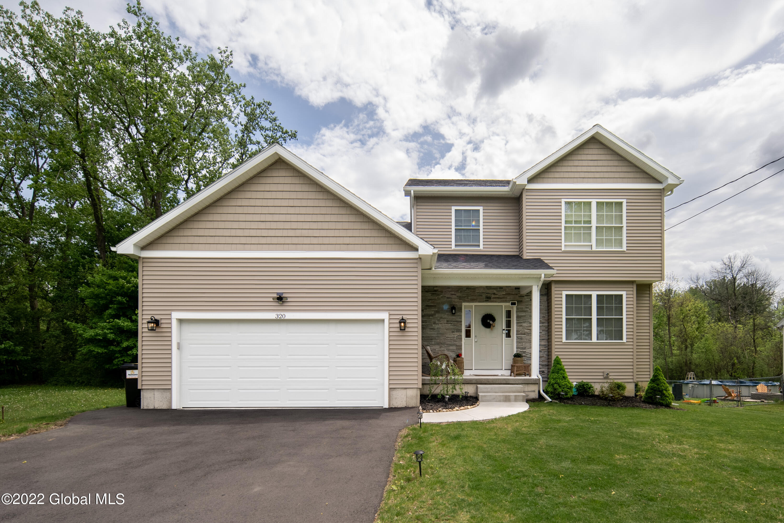 320 Ferris Road Niskayuna, NY 12304 - Photo 1 of 43 001