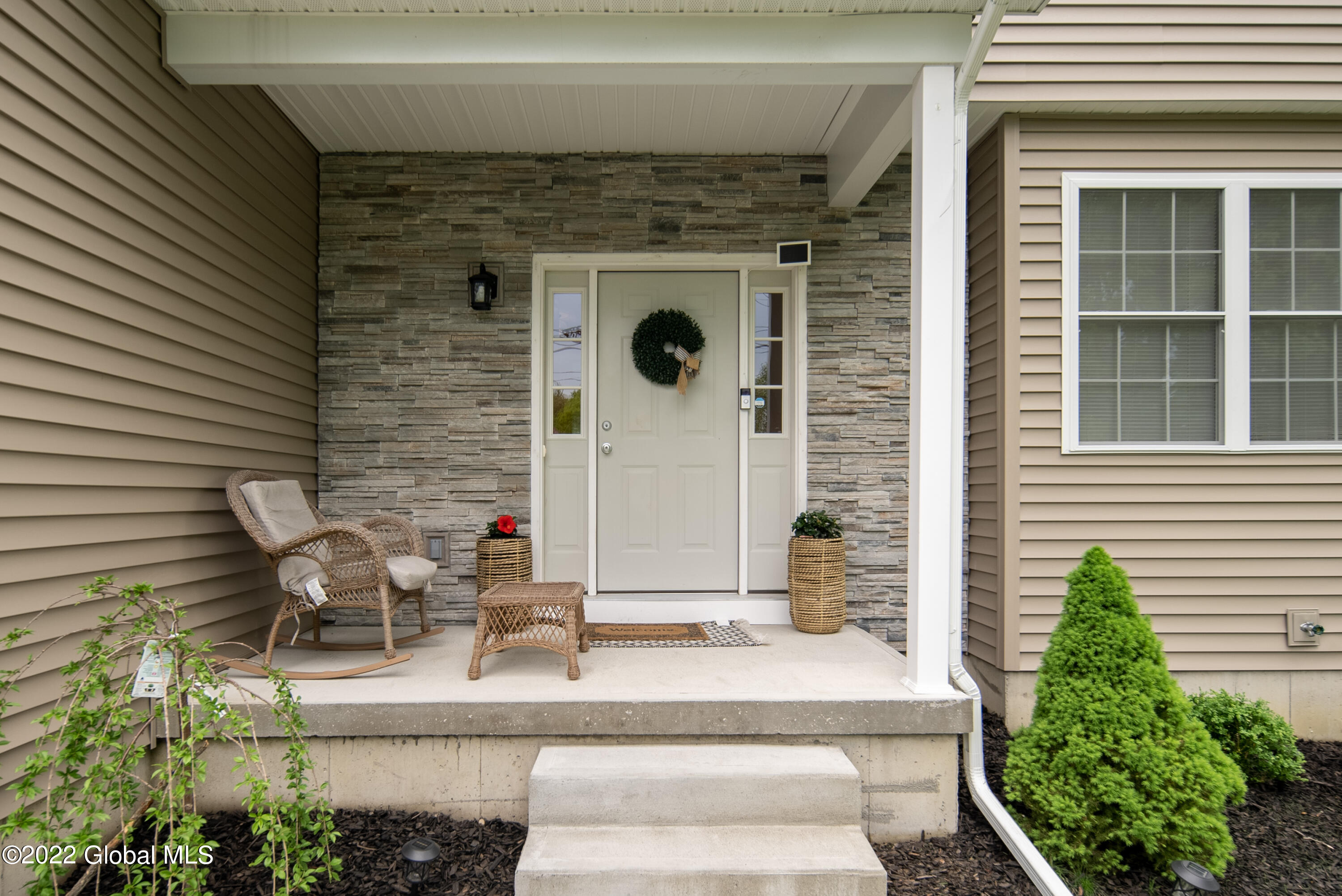 320 Ferris Road Niskayuna, NY 12304 - Photo 3 of 43 003