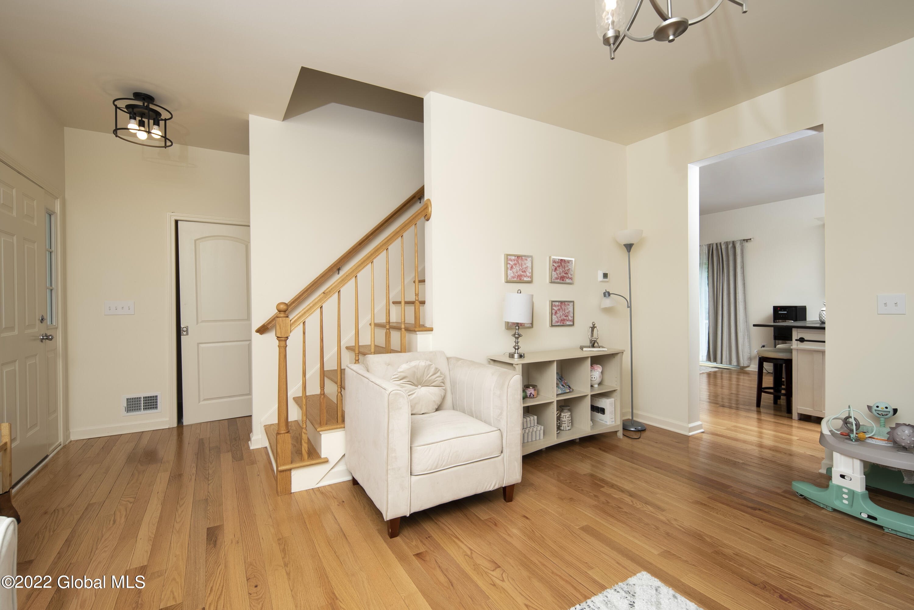 320 Ferris Road Niskayuna, NY 12304 - Photo 5 of 43 005