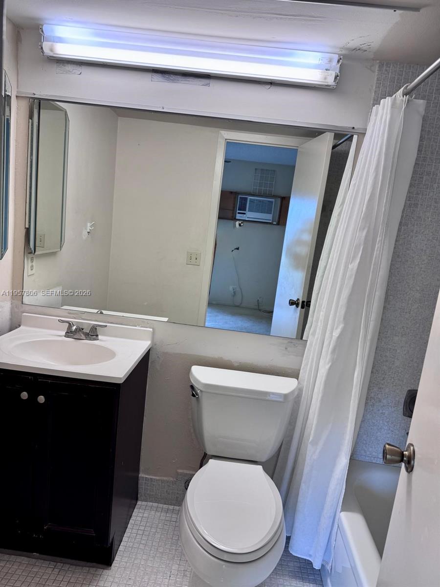 272 Dorset East, Unit G Boca Raton, FL 33434 - Photo 8 of 10 a bathroom with a toilet sink and mirror