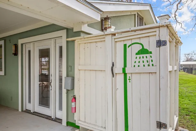 $1,500,000 | 1317 East Zipp Road, New Braunfels, TX 78130