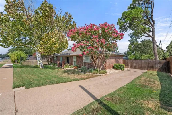$3,150 | 3204 Brown Trail, Bedford, TX 76021