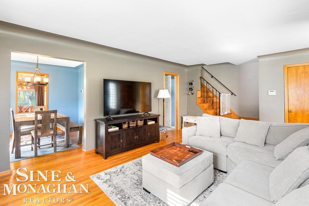 1075 Hawthorne Road Grosse Pointe, MI 48236 - Photo 6 of 39 50110770-5.JPG