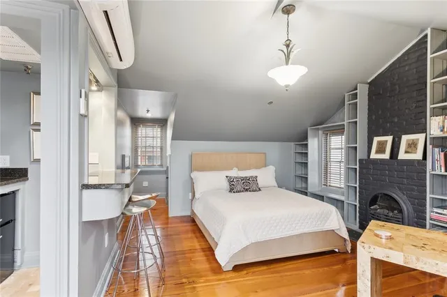 $10,000 | 811 Burgundy Street, New Orleans, LA 70116