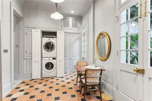 $10,000 | 811 Burgundy Street, New Orleans, LA 70116