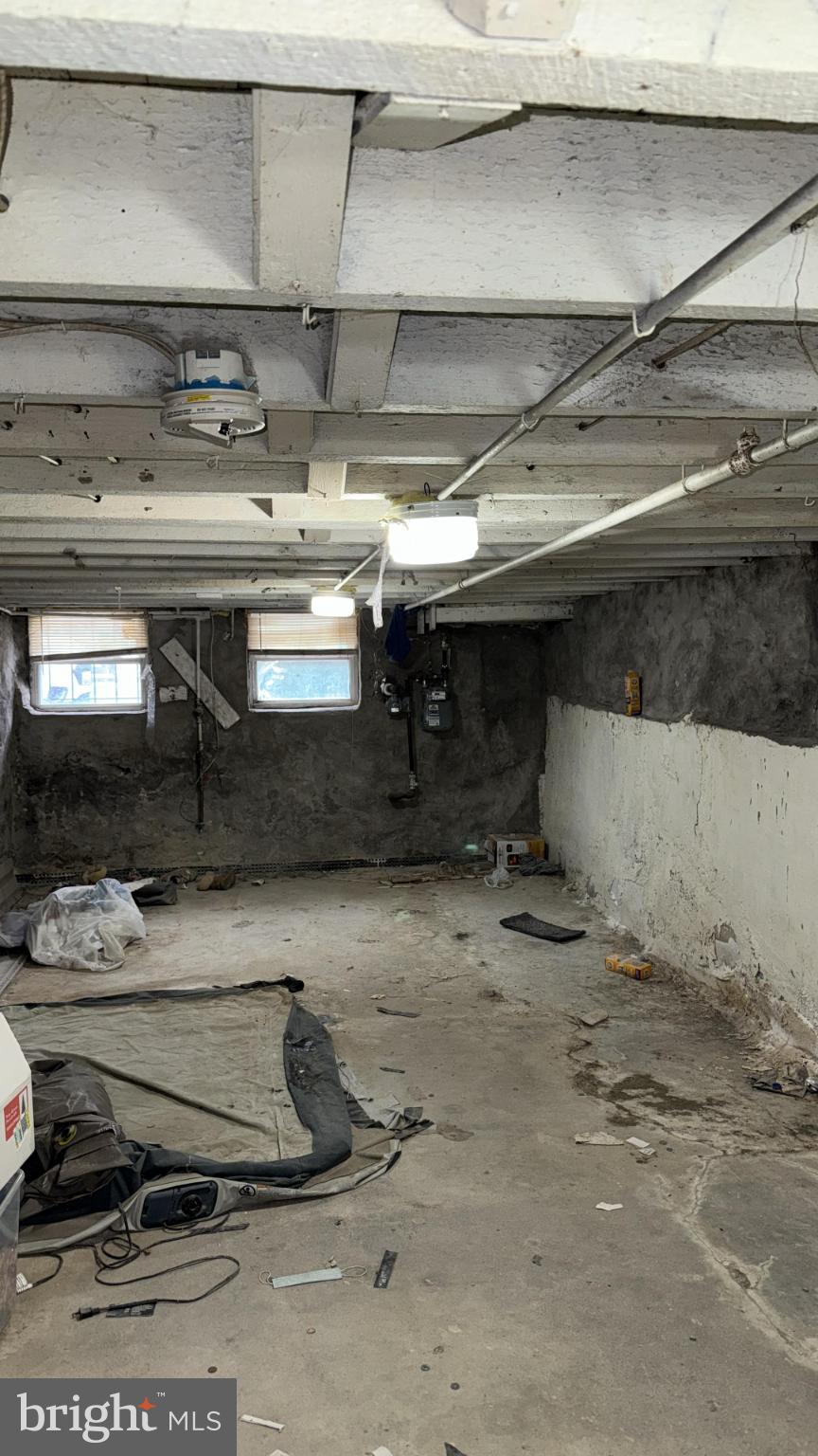 2586 West Fayette Street Baltimore, MD 21223 - Photo 15 of 17 a close view of stove