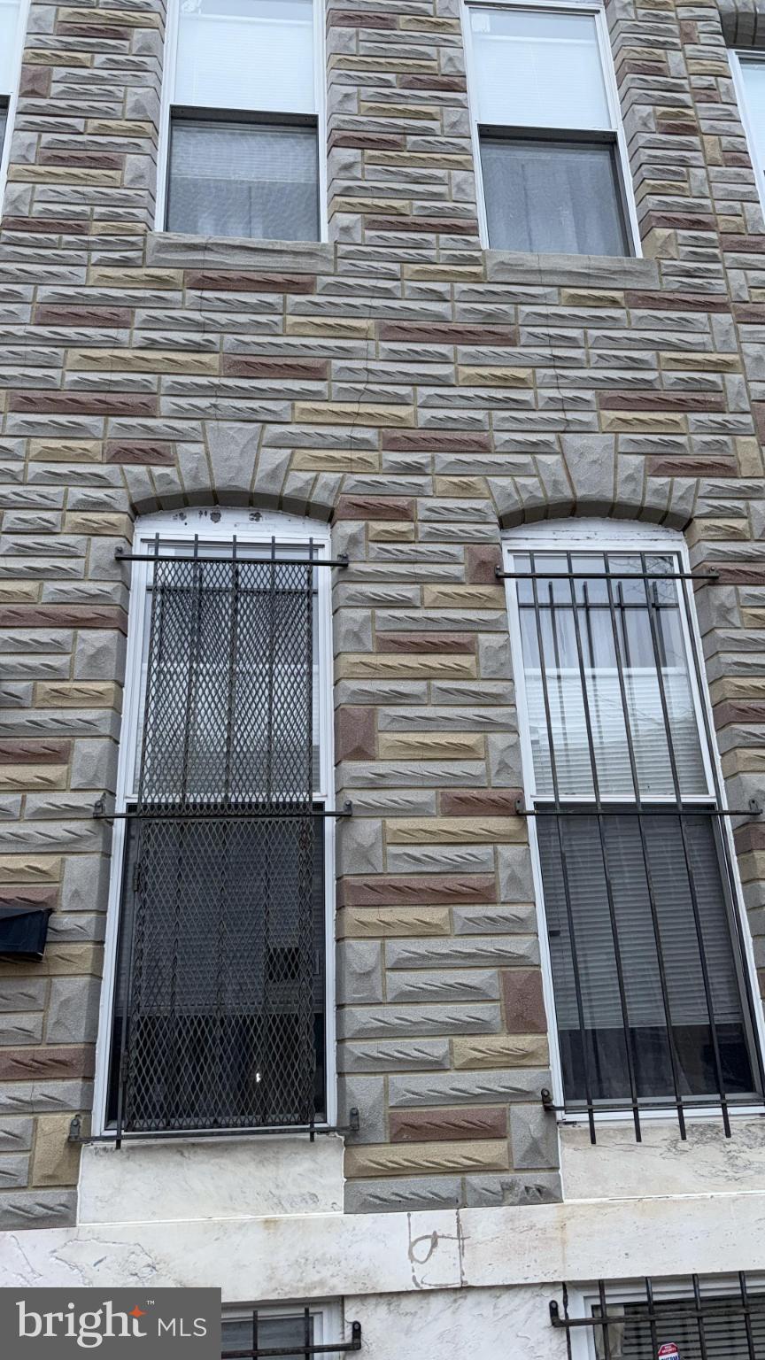 2586 West Fayette Street Baltimore, MD 21223 - Photo 3 of 17 a view of wooden door