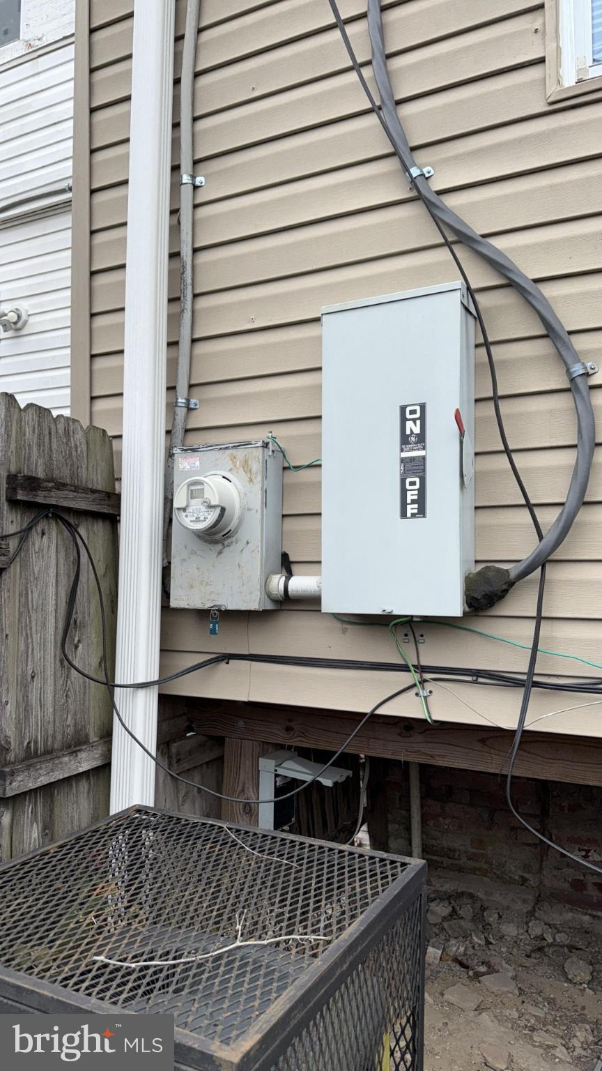 2586 West Fayette Street Baltimore, MD 21223 - Photo 9 of 17 a view of entryway