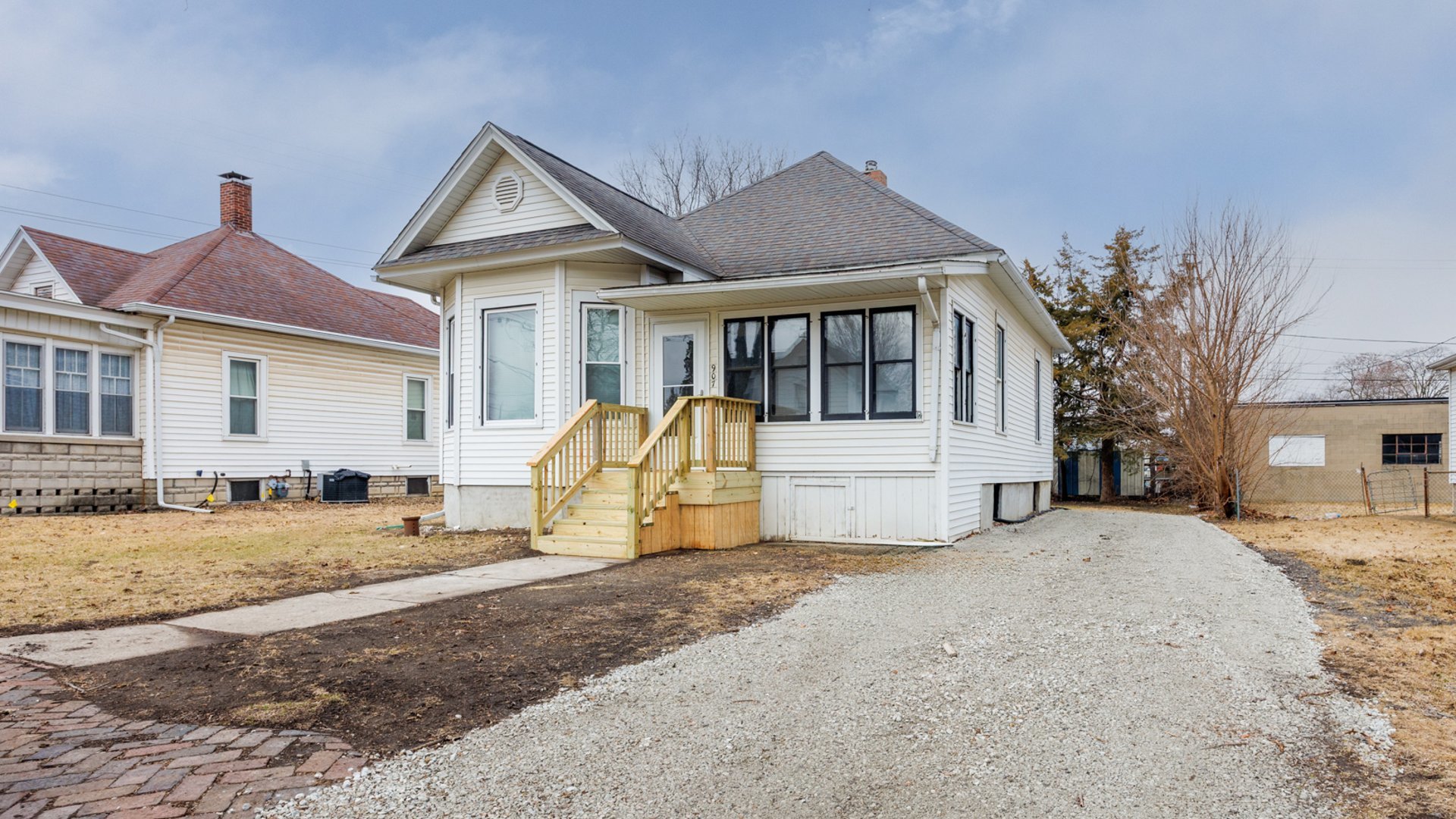 907 East Madison Street Pontiac, IL 61764 - Photo 1 of 27