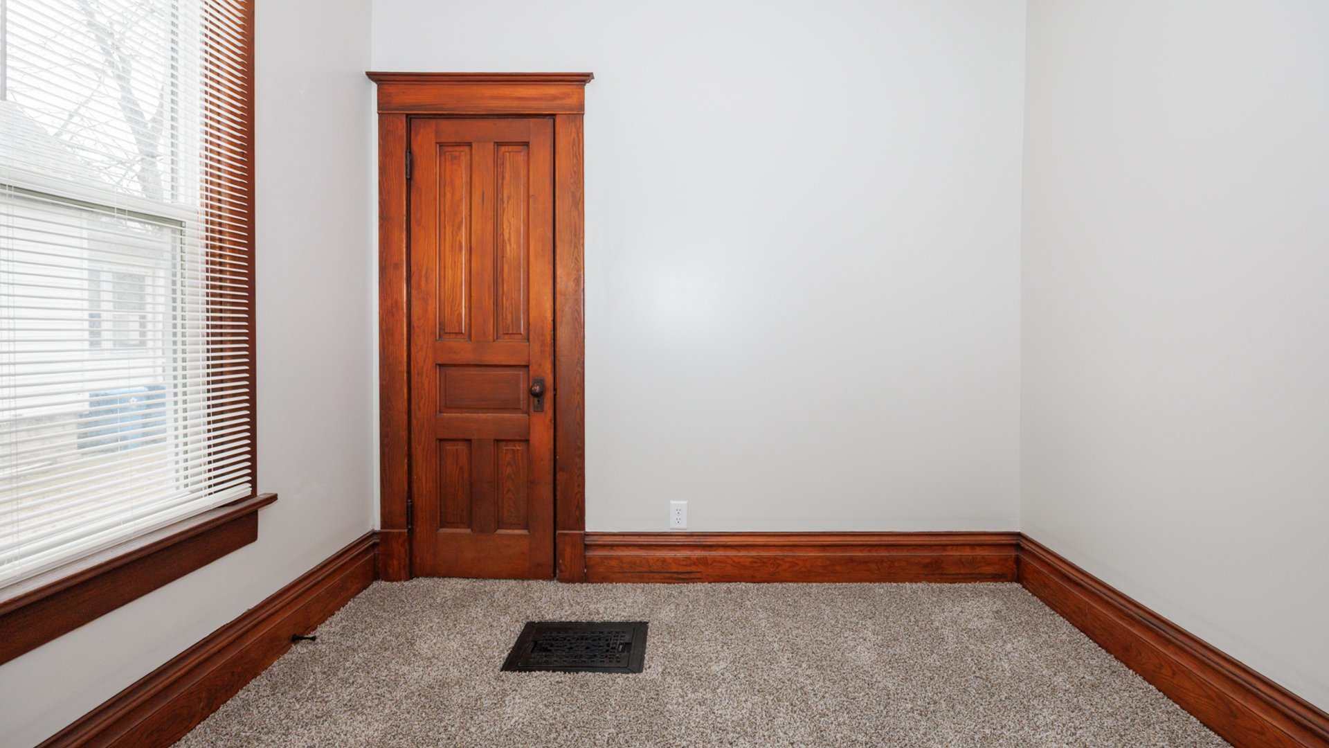 907 East Madison Street Pontiac, IL 61764 - Photo 12 of 27