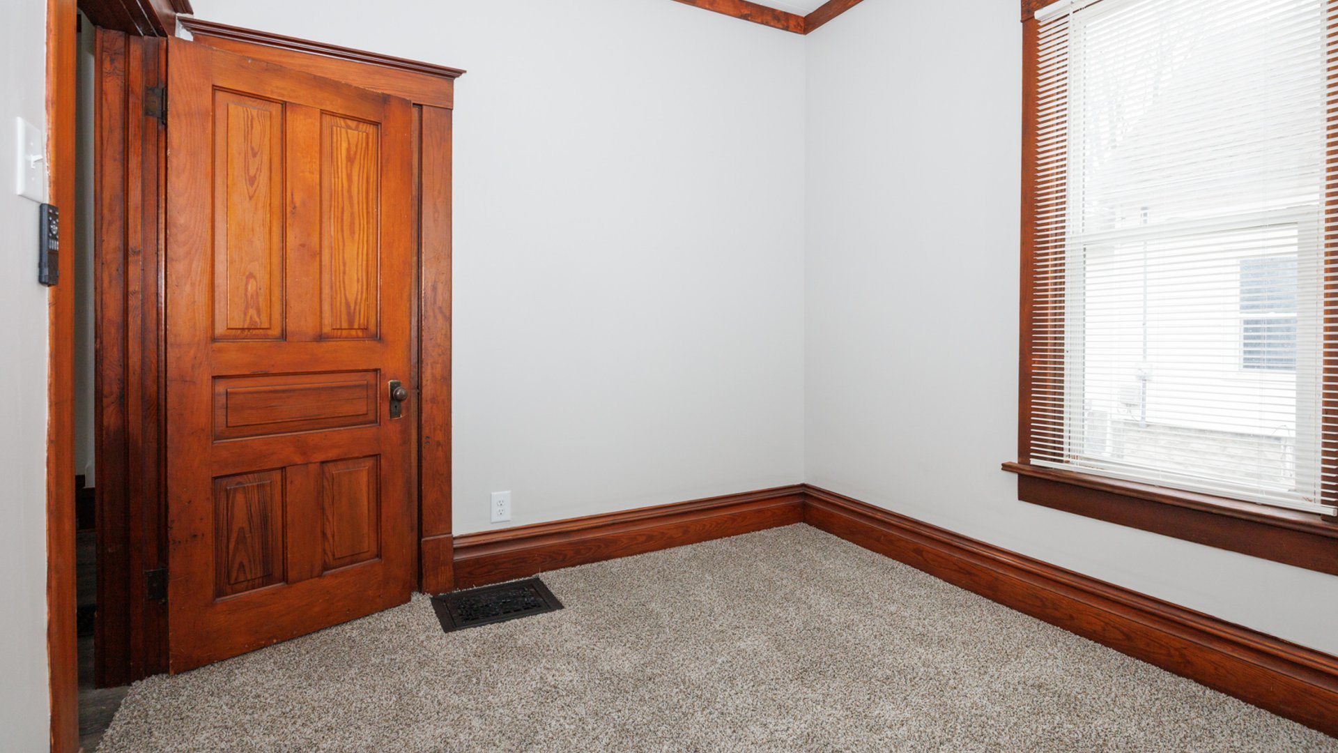 907 East Madison Street Pontiac, IL 61764 - Photo 17 of 27