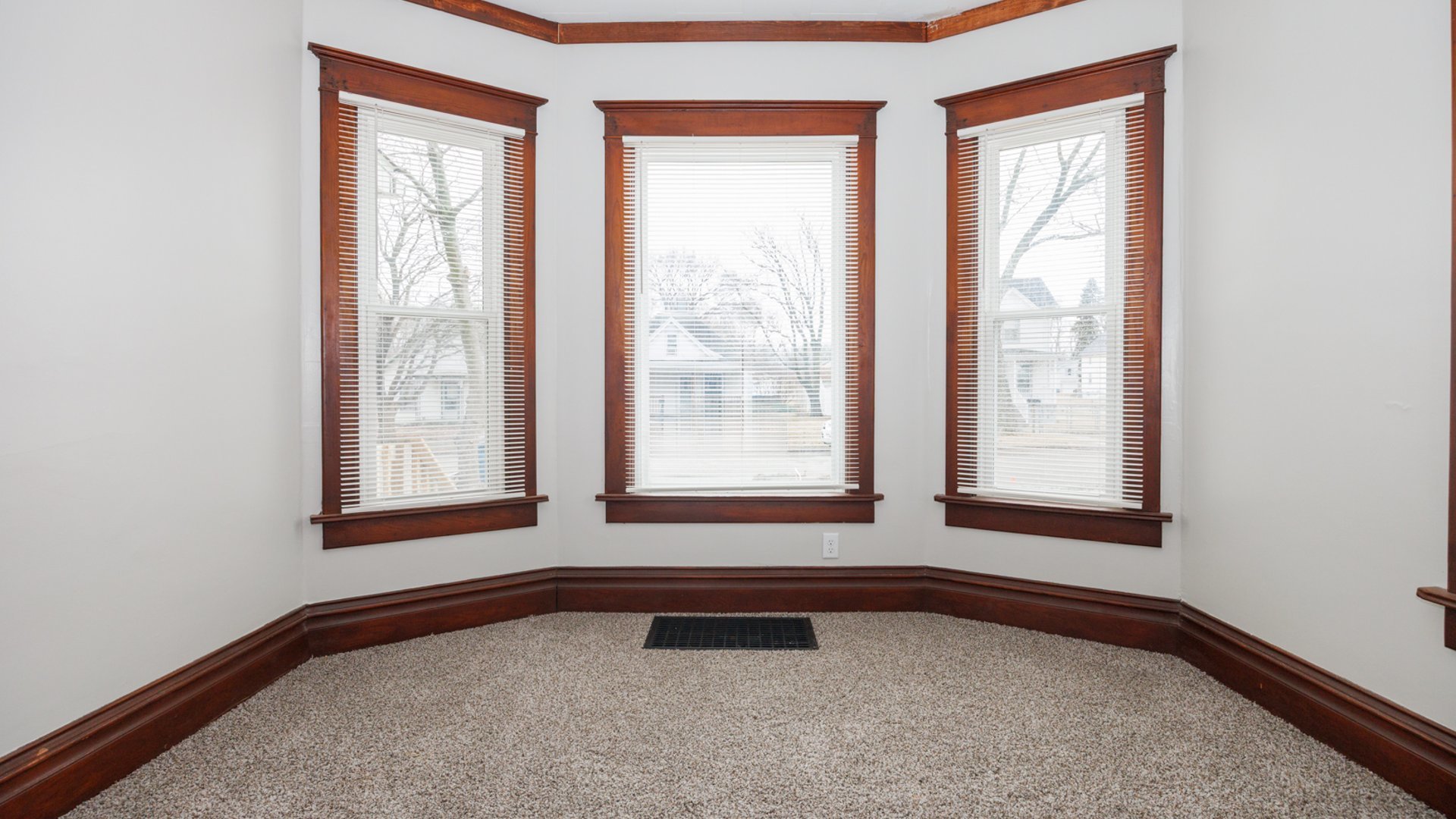 907 East Madison Street Pontiac, IL 61764 - Photo 7 of 27
