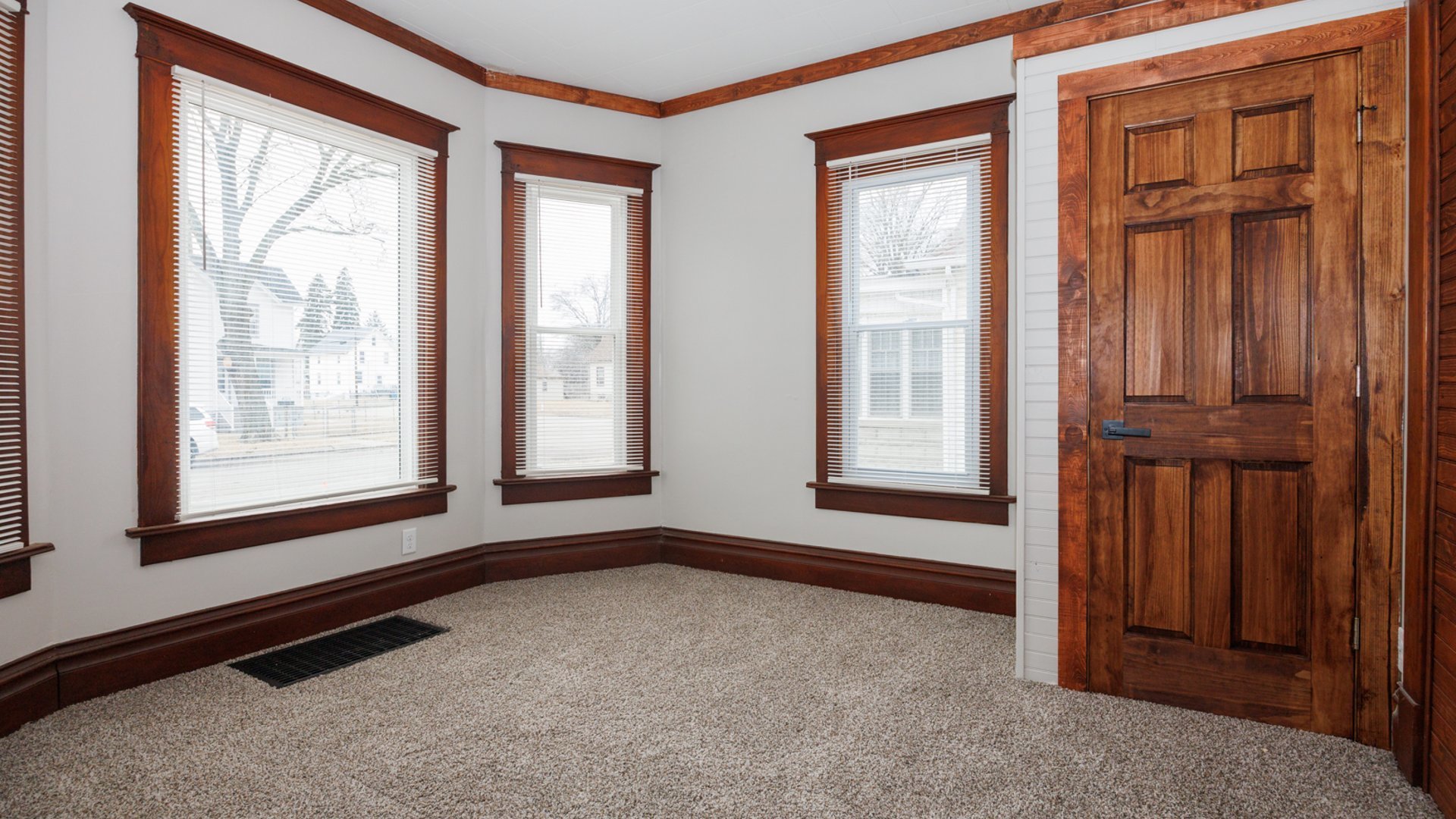 907 East Madison Street Pontiac, IL 61764 - Photo 8 of 27