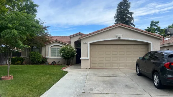 $395,000 | 5596 West Pinedale Avenue, Fresno, CA 93722