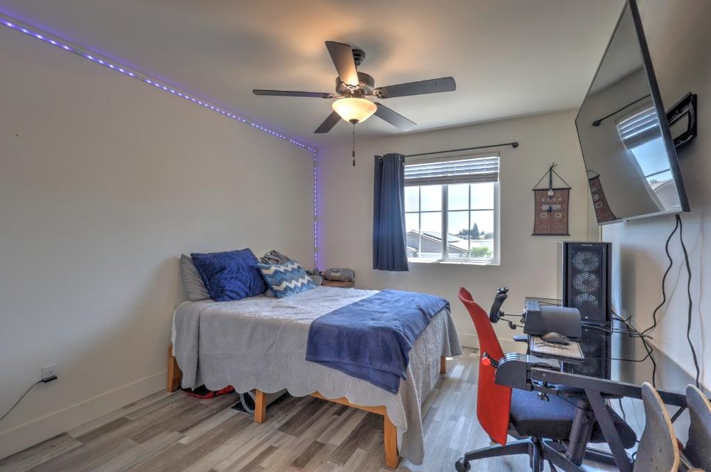 2129 Redding Way Atwater, CA 95301 - Photo 31 of 75 a bedroom with a bed and a window