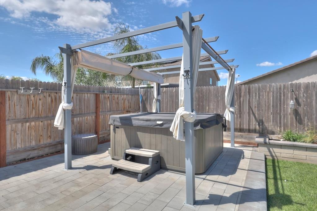 2129 Redding Way Atwater, CA 95301 - Photo 49 of 75 a view of a patio with a table and chairs
