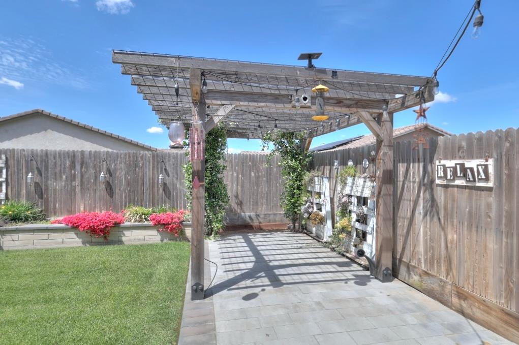2129 Redding Way Atwater, CA 95301 - Photo 51 of 75 a view of a patio with a table and chairs