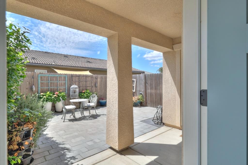 2129 Redding Way Atwater, CA 95301 - Photo 71 of 75 a view of a porch with chairs and backyard