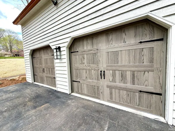 $549,900 | 128 The Woods, Bedford, IN 47421