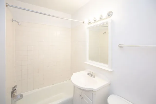 $1,250 | 1504 North Dearborn Parkway, Unit 303, Chicago, IL 60610