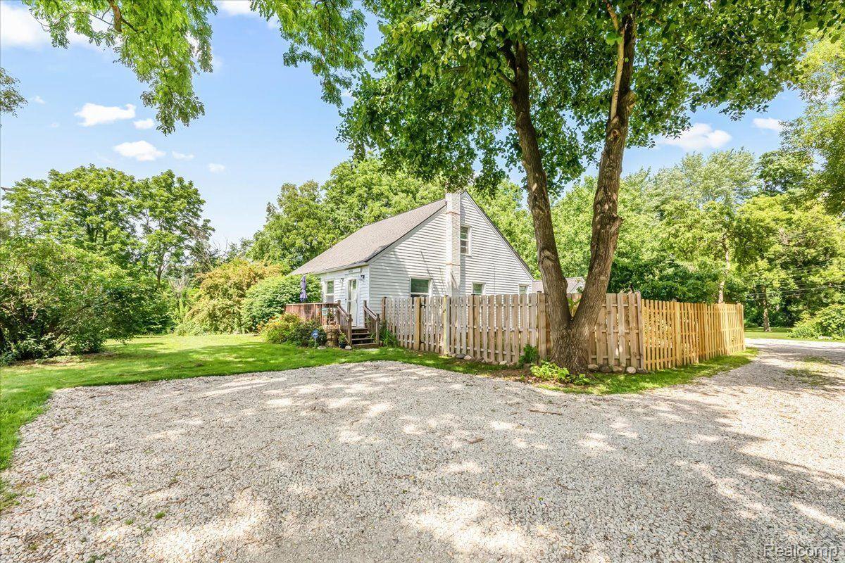 8450 North Canton Center Road Canton, MI 48187 - Photo 3 of 28