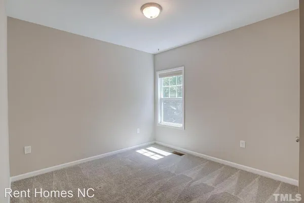 a view of empty room with window