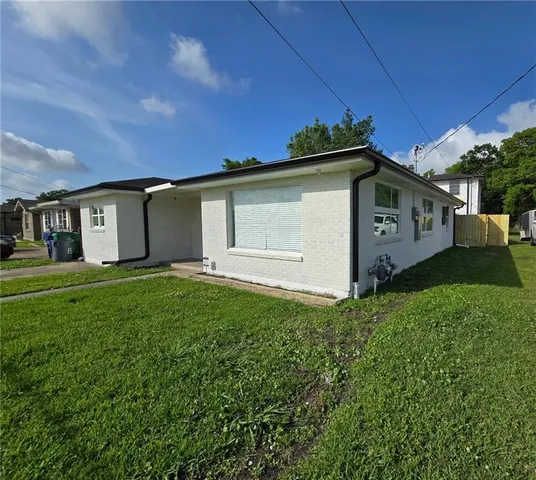 $2,500 | 1800 Stafford Street, Unit A, Gretna, LA 70053