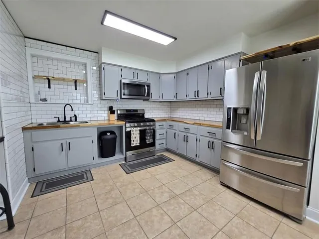 $2,500 | 1800 Stafford Street, Unit A, Gretna, LA 70053