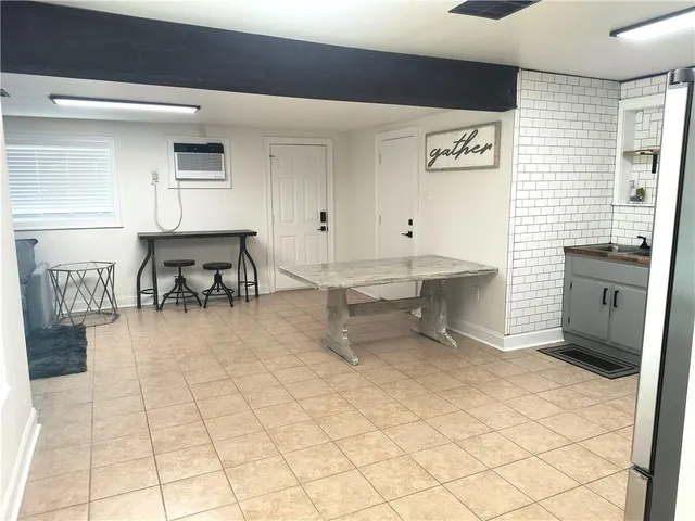 $2,500 | 1800 Stafford Street, Unit A, Gretna, LA 70053