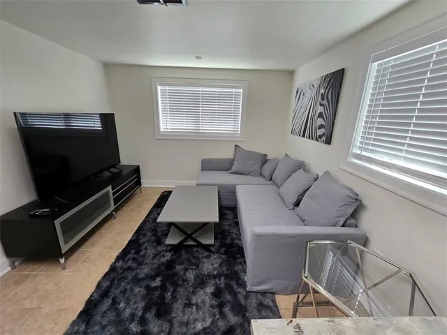 $2,500 | 1800 Stafford Street, Unit A, Gretna, LA 70053