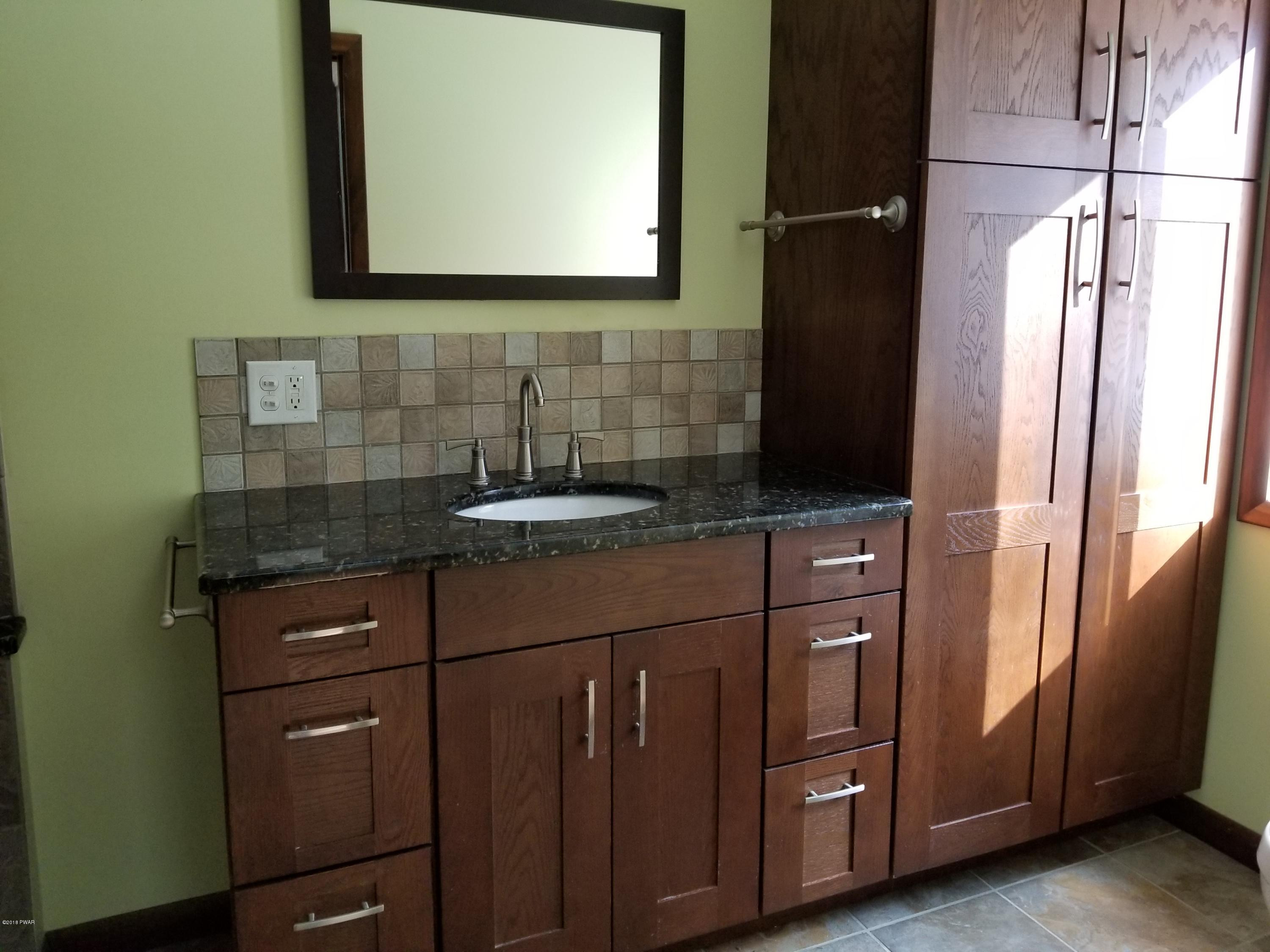117 Moon Valley Road Milford, PA 18337 - Photo 24 of 34 24. Master Bathroom