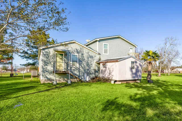 $500,000 | 440 County Road 4893, Dayton, TX 77535