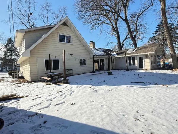 $197,500 | 2032 West Laurel Street, Freeport, IL 61032