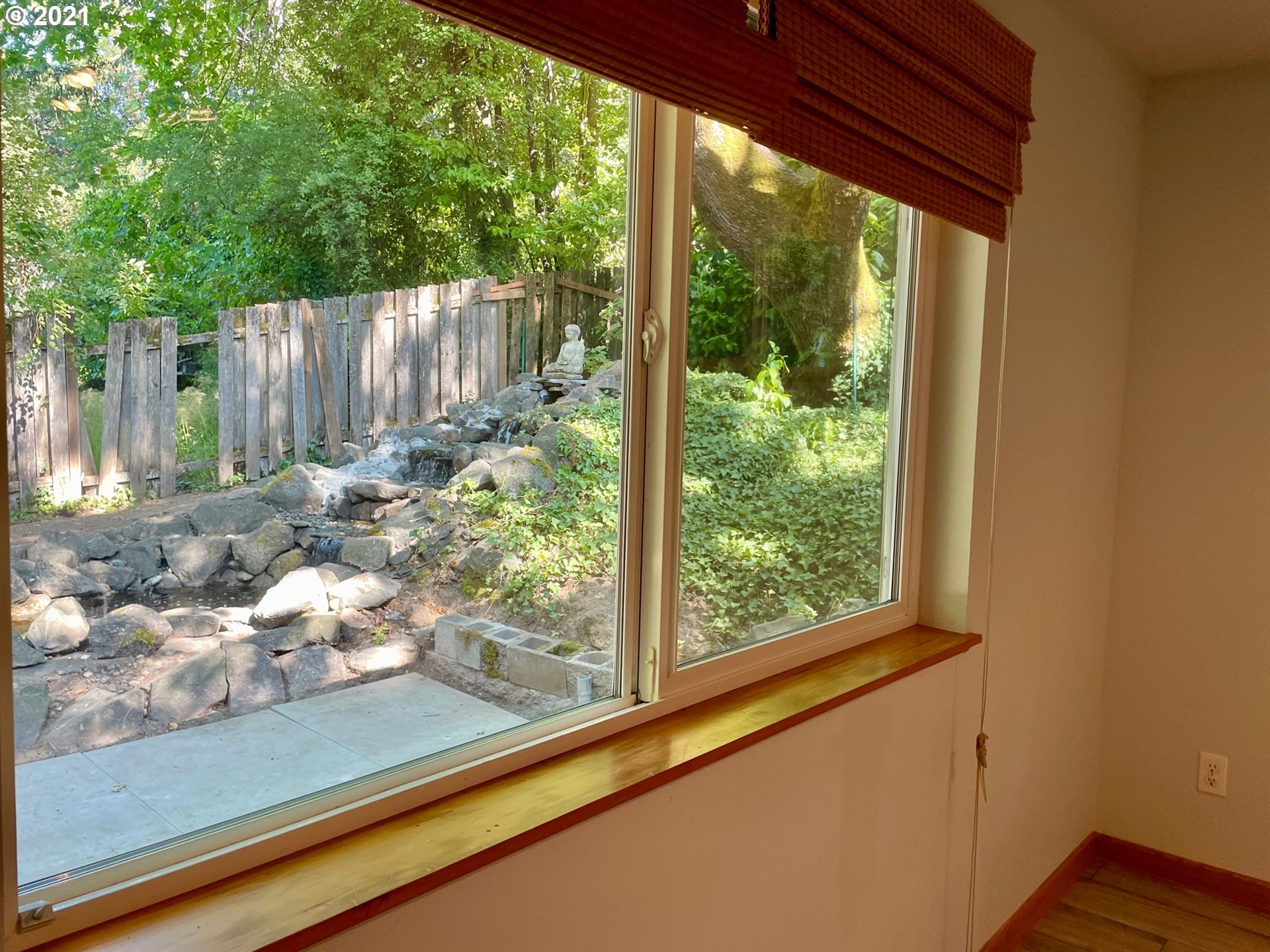 4926 Southwest Maplewood Road Portland, OR 97219 - Photo 18 of 28 Gallery Image 18