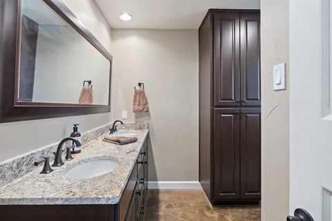 $2,000,000 | 1922 Purple Sage Lane, Kingsland, TX 78639