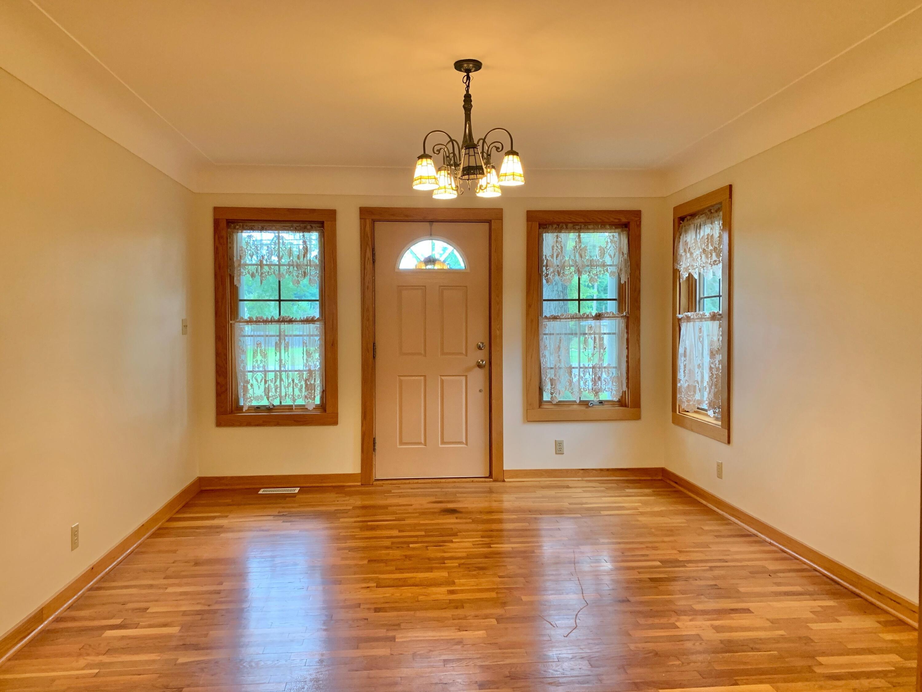 706 Leo Road Jackson, MI 49203 - Photo 13 of 38 706 Leo 14
