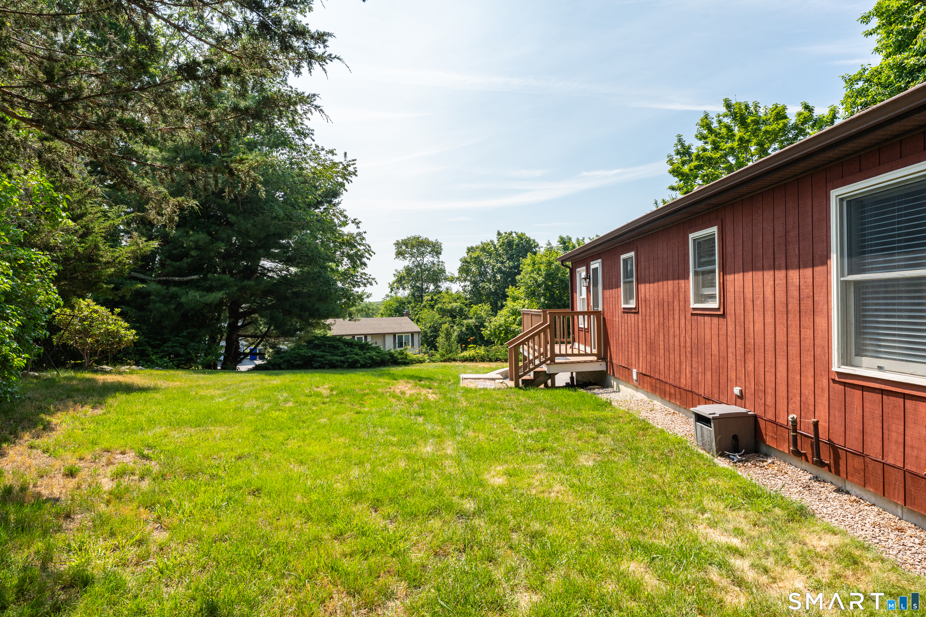 95 Crest Drive Groton, CT 06355 - Photo 4 of 40