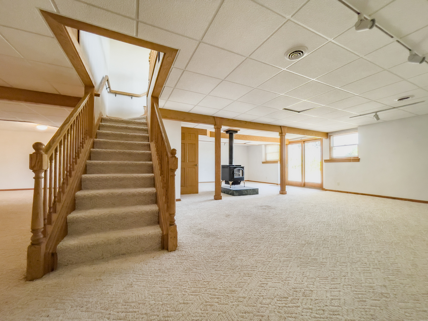 15648 Murphy Road Winnebago, IL 61088 - Photo 25 of 35 a view of entryway and hall