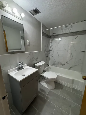 $2,100 | 30 Worthen Street, Unit C2, Chelmsford, MA 01824