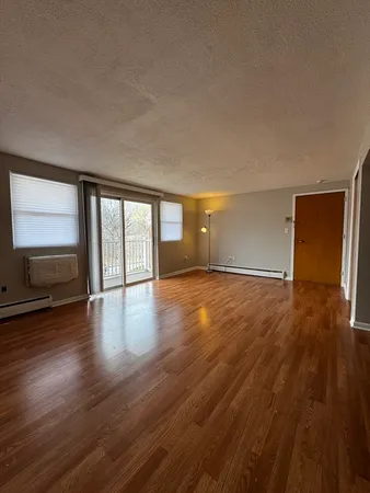 $2,100 | 30 Worthen Street, Unit C2, Chelmsford, MA 01824