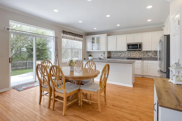 $529,900 | 566 Horizon Drive West, St. Charles, IL 60175