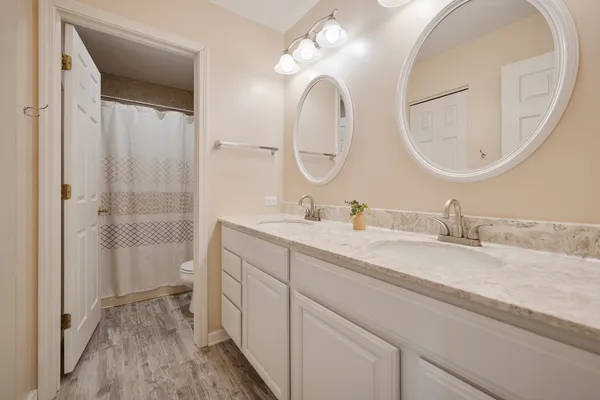 $529,900 | 566 Horizon Drive West, St. Charles, IL 60175