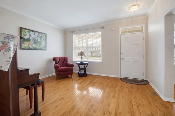 $529,900 | 566 Horizon Drive West, St. Charles, IL 60175