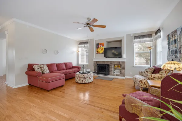 $529,900 | 566 Horizon Drive West, St. Charles, IL 60175