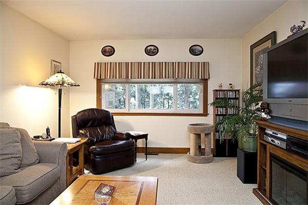 88 Thornton Road Waltham, MA 02453 - Photo 8 of 21 Gallery Image 8