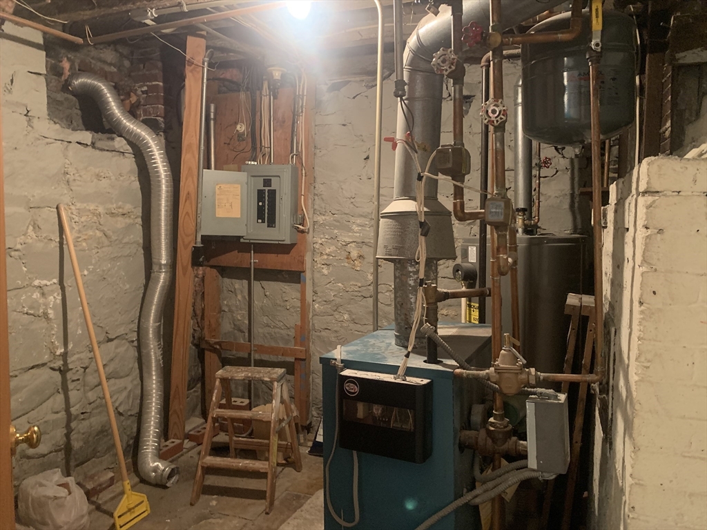 8 Avon Place Boston, MA 02129 - Photo 19 of 23 a bathroom with a mirror