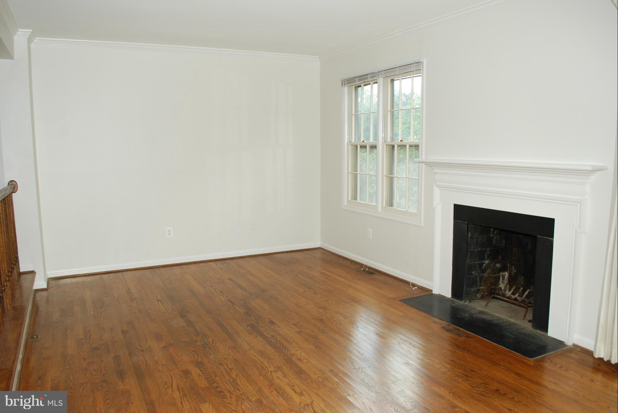 4608 4th Road North Arlington, VA 22203 - Photo 8 of 19 Living Room