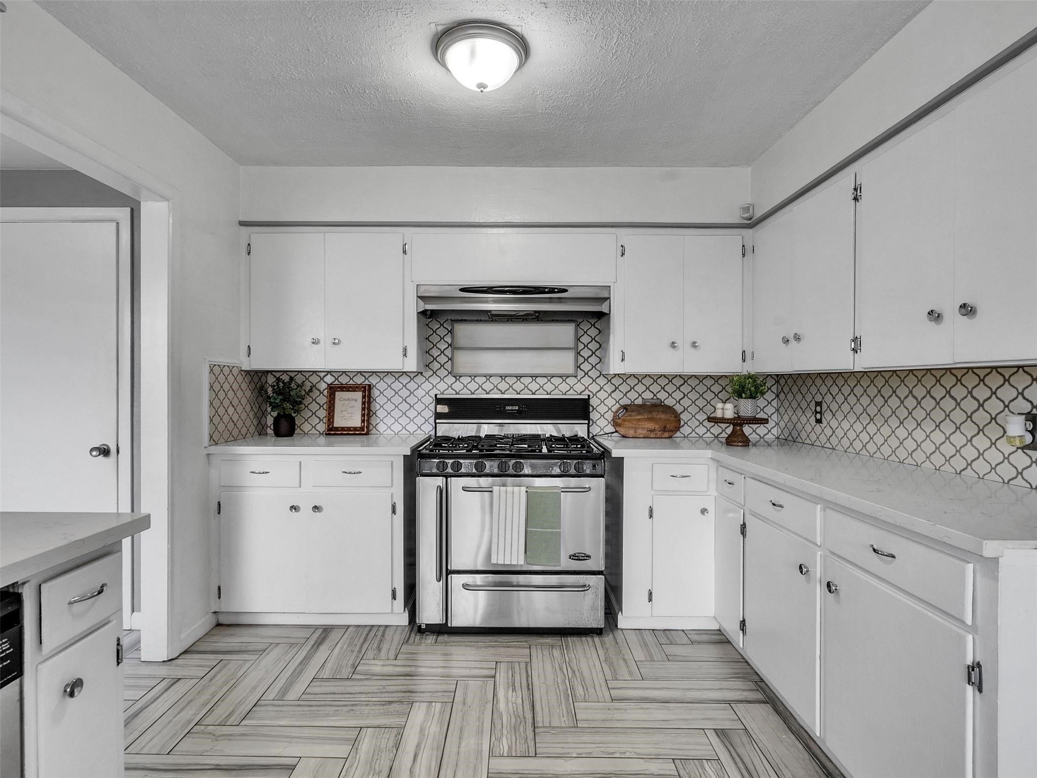 2011 Durrain Ferry Road Baytown, TX 77520 - Photo 12 of 31