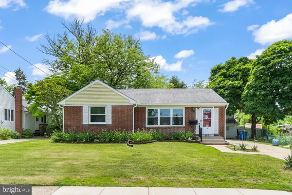 $325,000 | 102 Washington Avenue, Beverly, NJ 08010